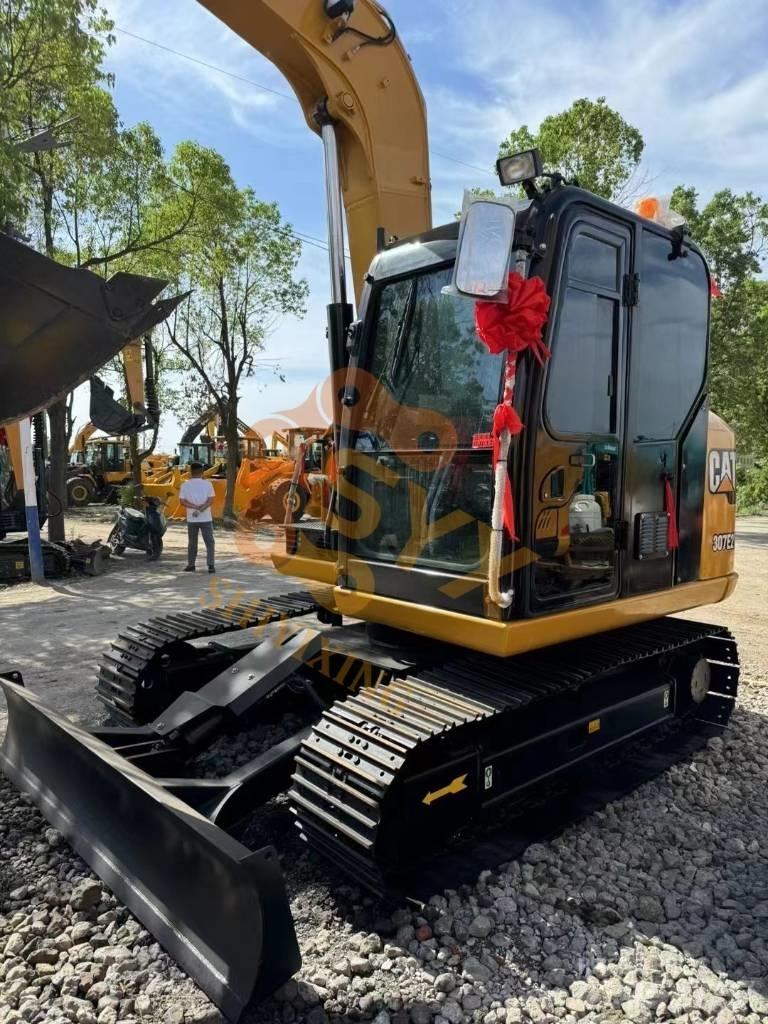 CAT 307 E2 Vidutinės galios ekskavatoriai 7-12 t