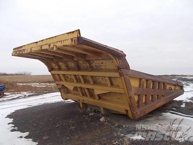 CAT 777B Atliekų išvežimo technika
