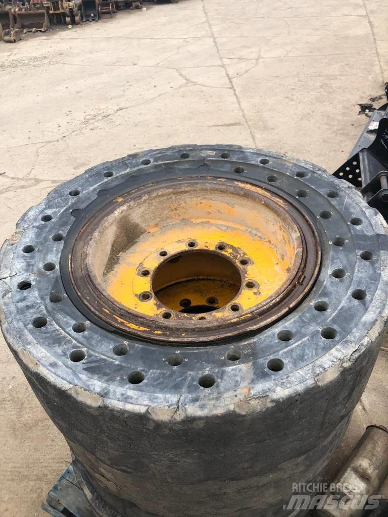  Solid Padangos, ratai ir ratlankiai