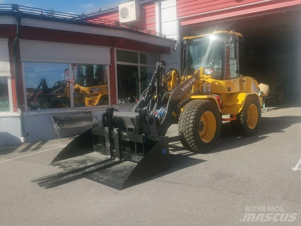 Volvo L35GT, UTHYRES Krautuvai su šoniniu pasukimu