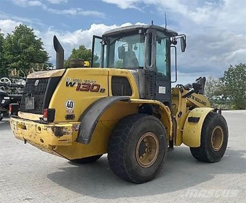New Holland W 130B Naudoti ratiniai krautuvai