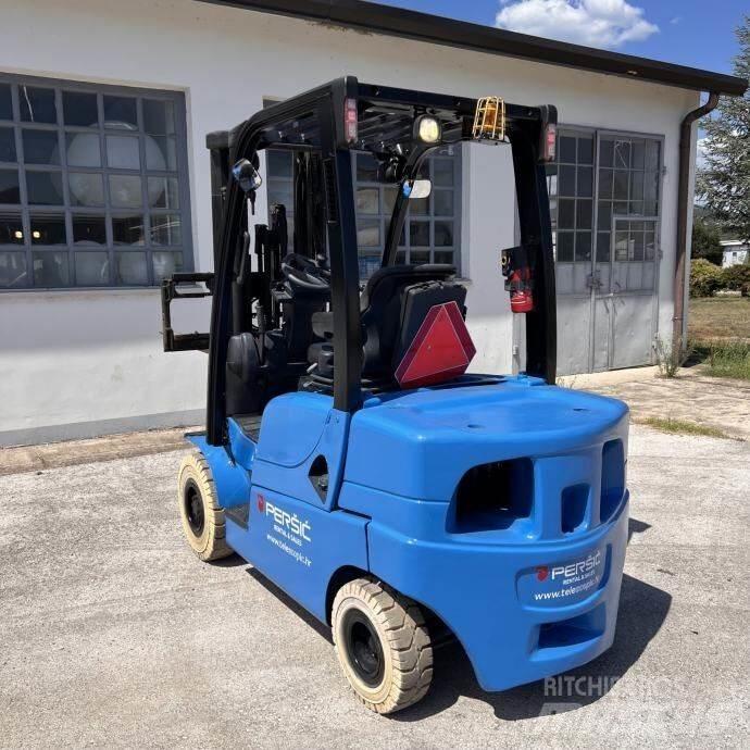 Yale GDP25LX Dyzeliniai krautuvai