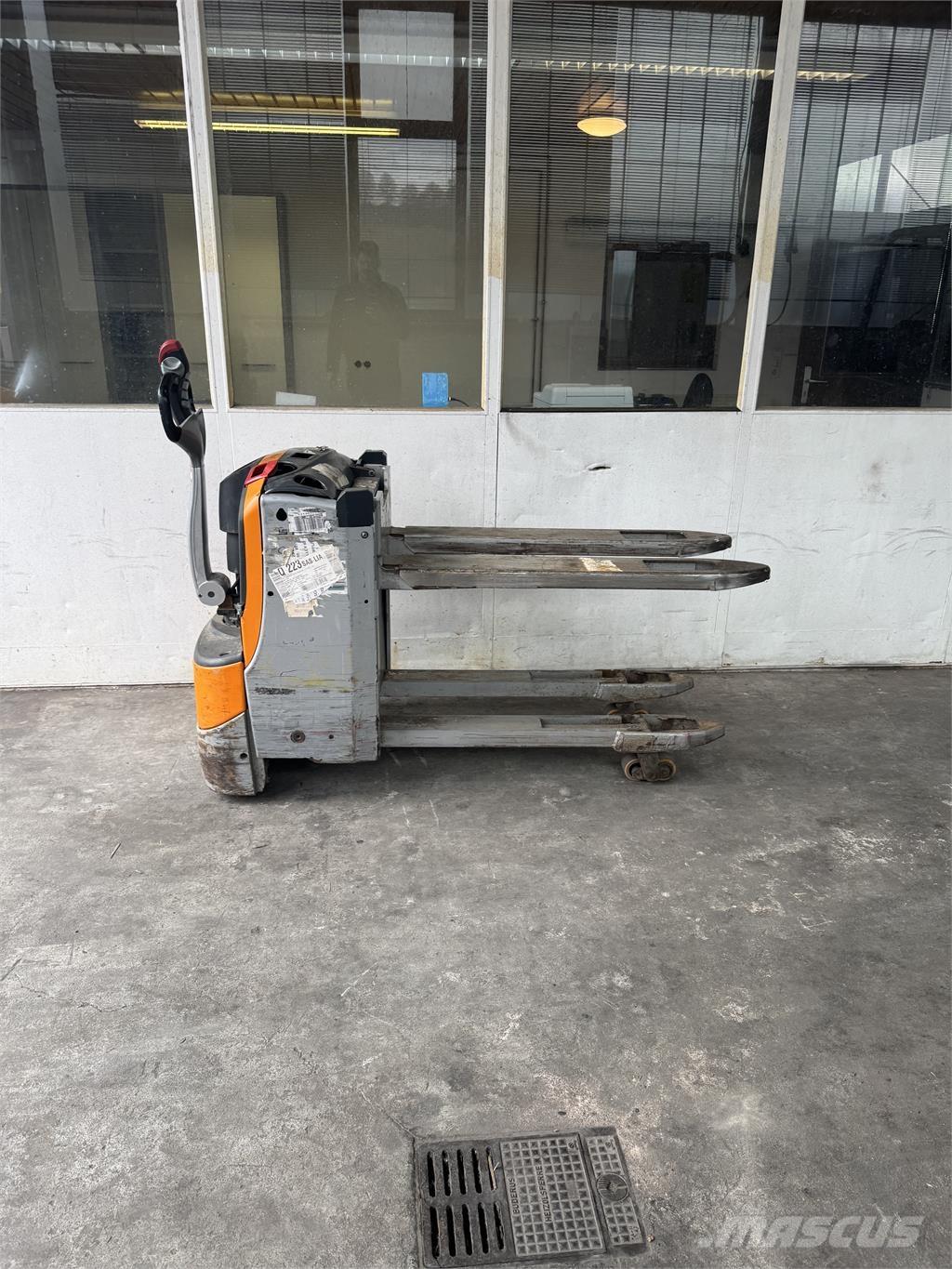 Still EXU-H18 Rankiniai vėžimėliai