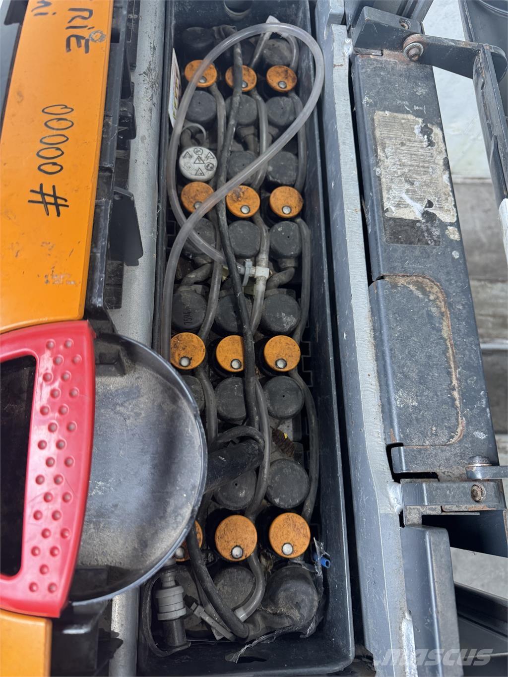 Still EXU-H18 Rankiniai vėžimėliai