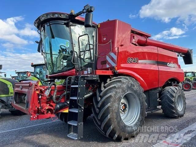 Case IH AF 8240 Derliaus nuėmimo kombainai