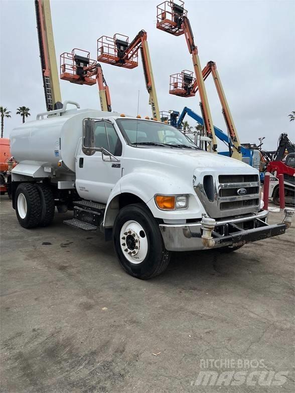 Ford F750 Automobilinės cisternos