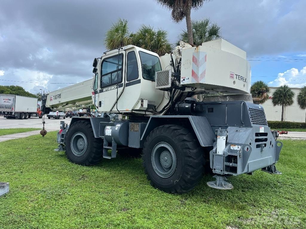 Terex RT 230-1 Neapdoroto reljefo kranai