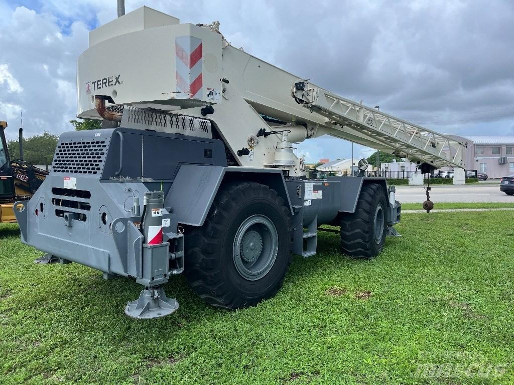 Terex RT 230-1 Neapdoroto reljefo kranai