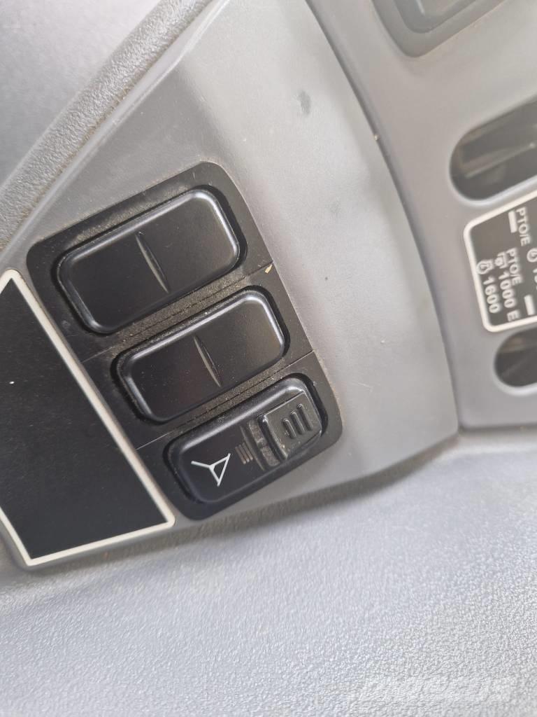 Kubota M7132 KVT Traktoriai