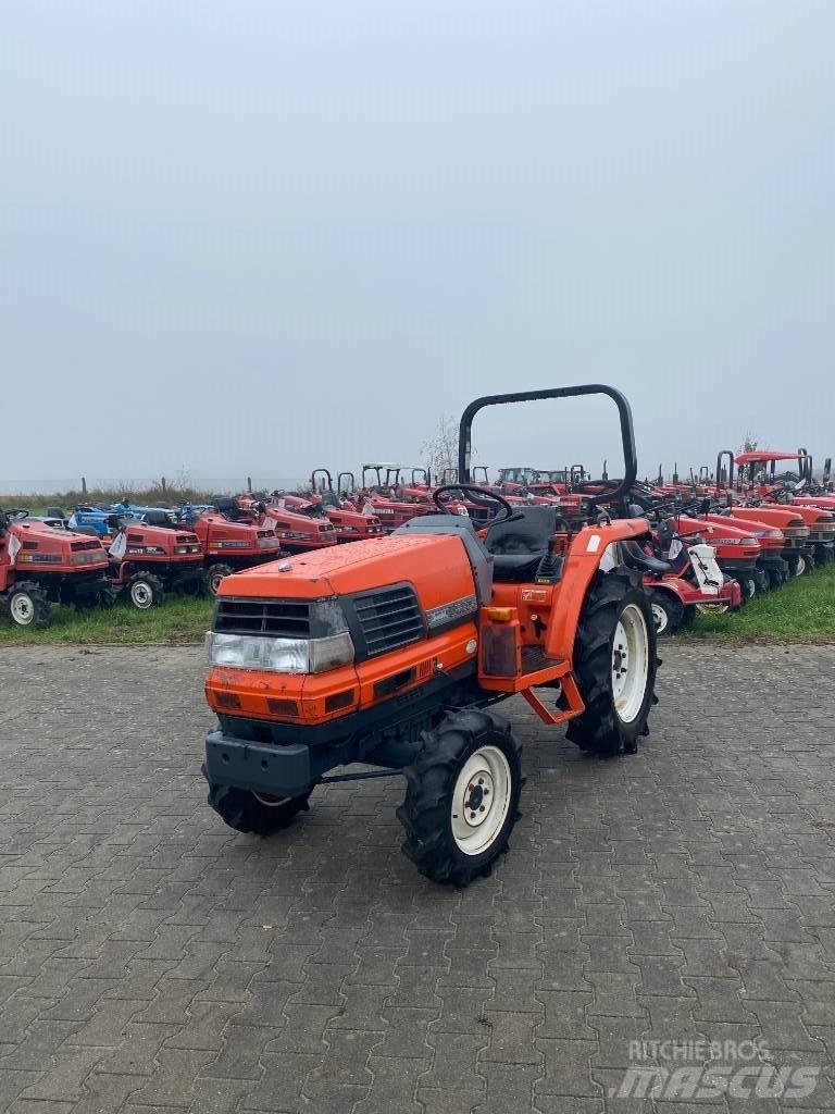 Kubota GL 220 Naudoti kompaktiški traktoriai