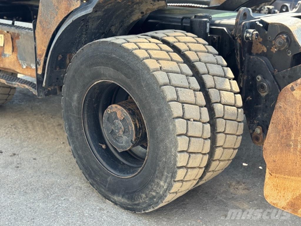 JCB 175 Ratiniai ekskavatoriai