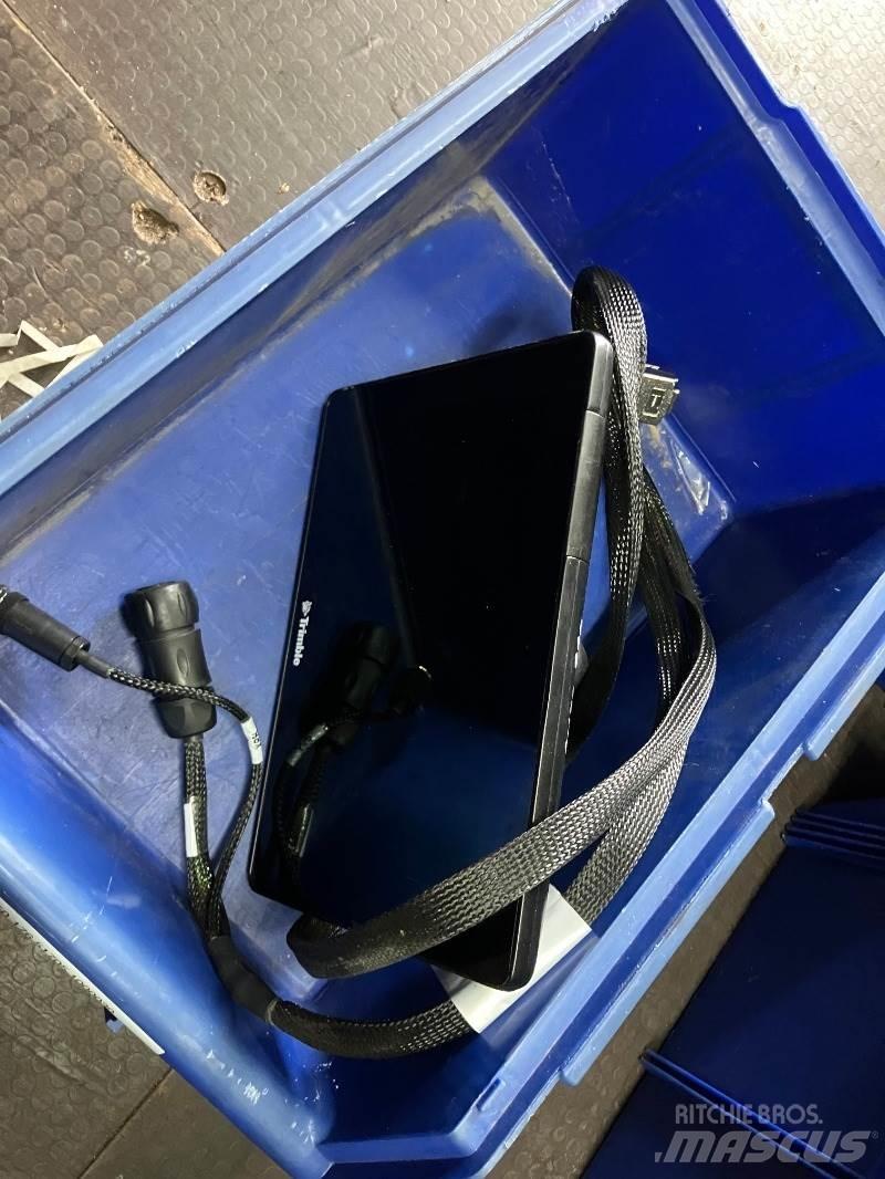 Trimble GFX 750 Kiti naudoti traktorių priedai