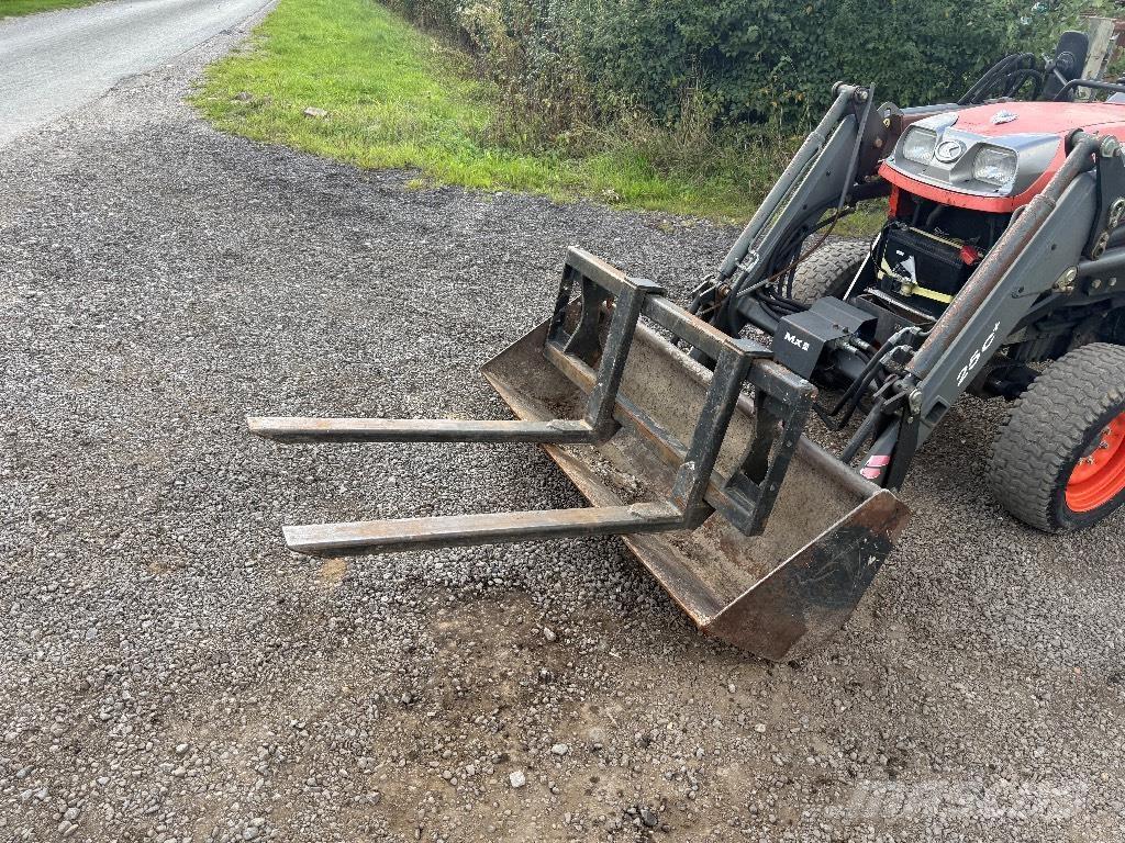 Kubota STV 36 Naudoti kompaktiški traktoriai