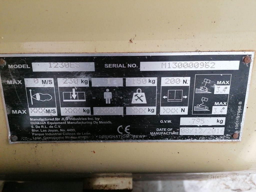JLG 1230ES Žirkliniai keltuvai