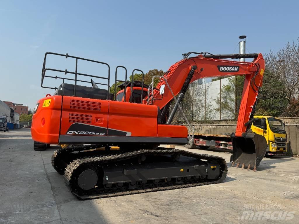 Doosan DX 225 LC Vikšriniai ekskavatoriai