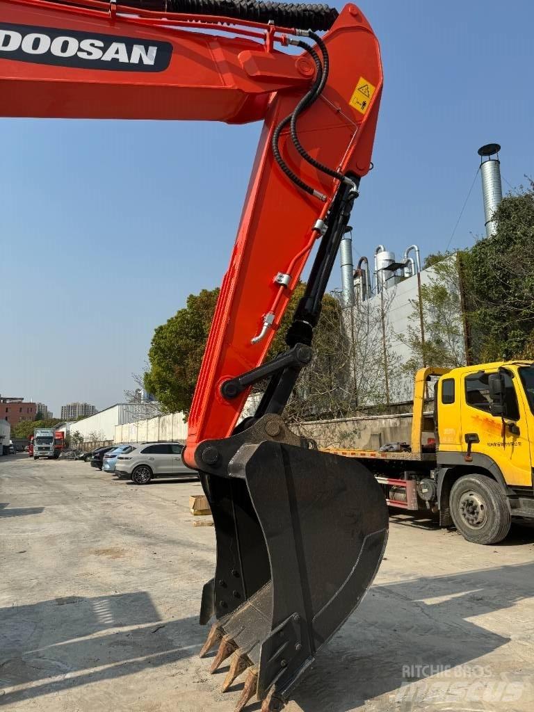 Doosan DX 225 LC Vikšriniai ekskavatoriai