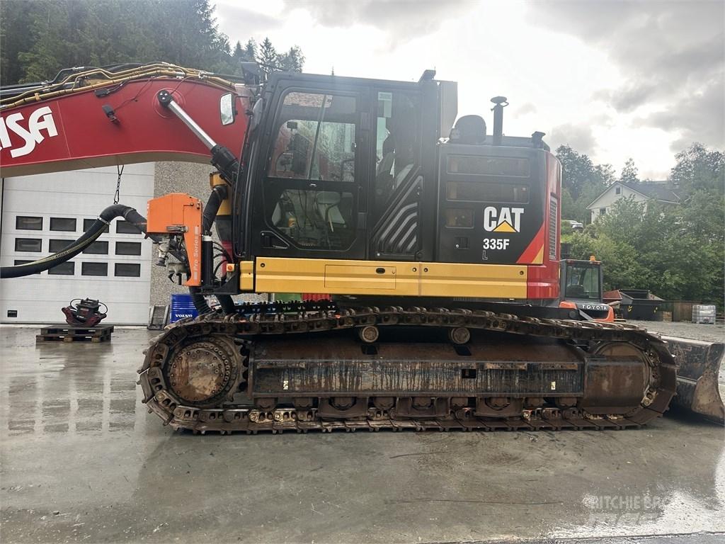 CAT 335 F L Žemės paviršiaus gręžimo technika
