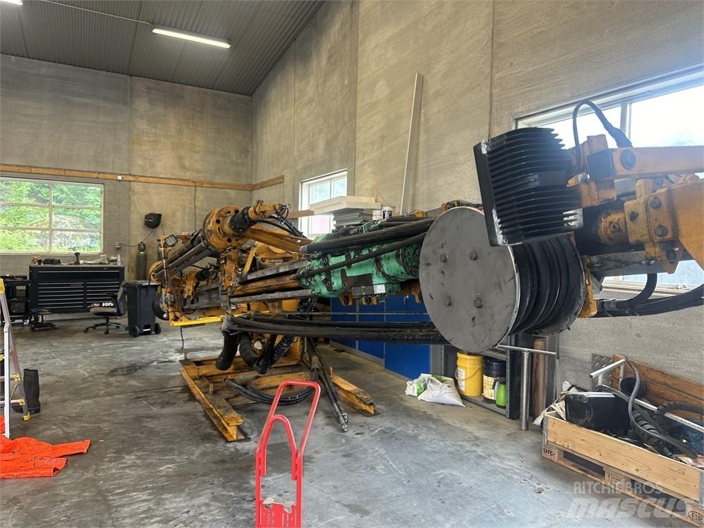 CAT 335 F L Žemės paviršiaus gręžimo technika
