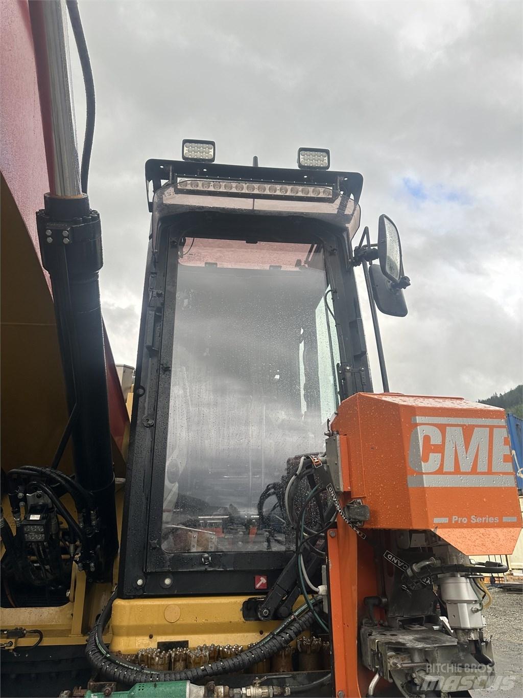 CAT 335 F L Žemės paviršiaus gręžimo technika