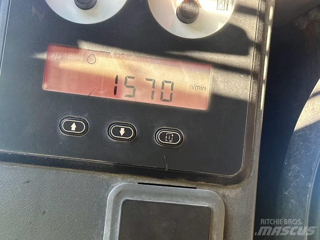 CAT 246 C Krautuvai su šoniniu pasukimu