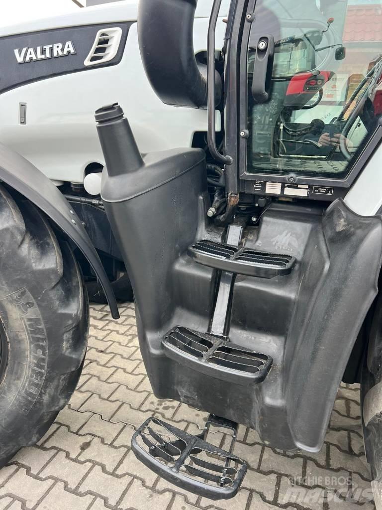 Valtra T 202 Versu Traktoriai