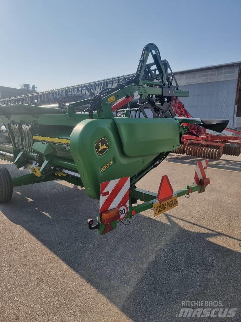 John Deere T 670 i Derliaus nuėmimo kombainai
