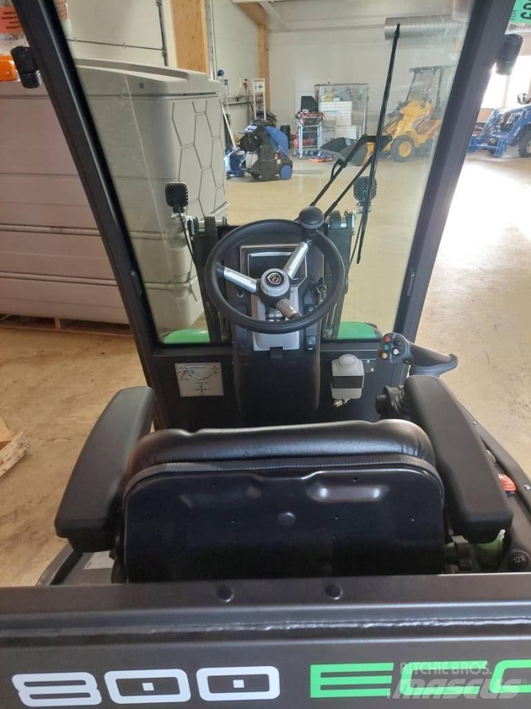 Castloaders 800 ECO Daugiafunkciniai pakrovėjai
