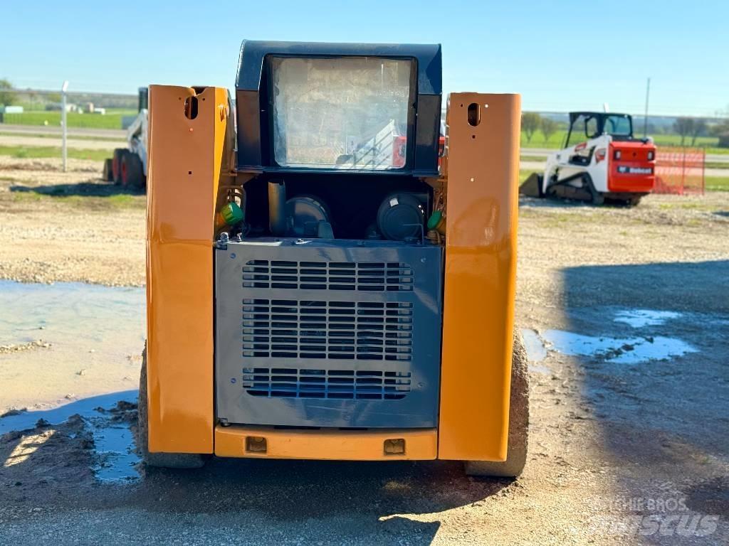 CASE 40 XT Krautuvai su šoniniu pasukimu
