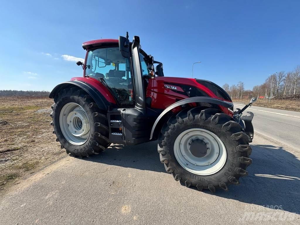 Valtra T255V Traktoriai