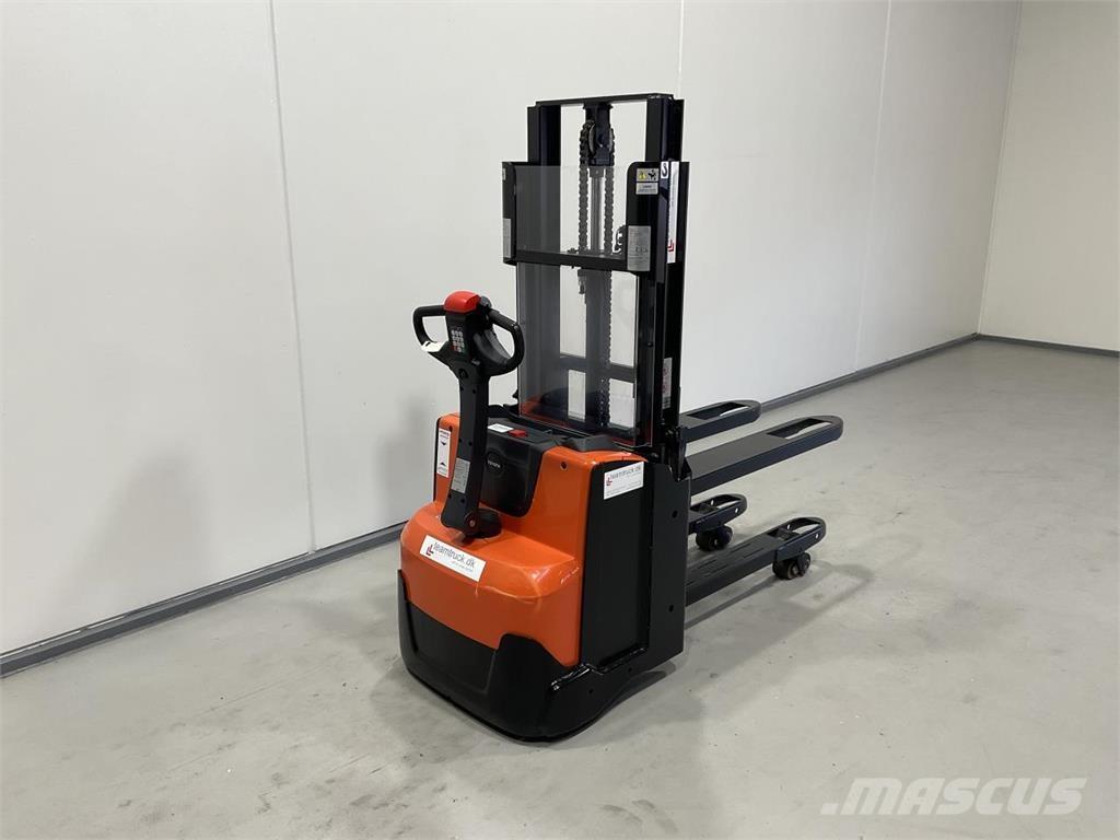 Toyota SWE200D Savaeigiai rietuvai