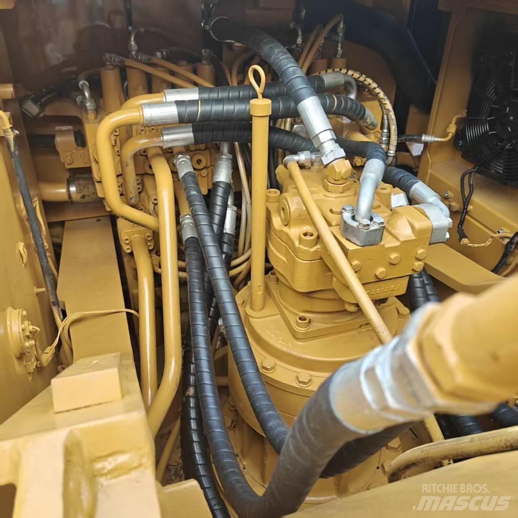 CAT 326DL Vikšriniai ekskavatoriai