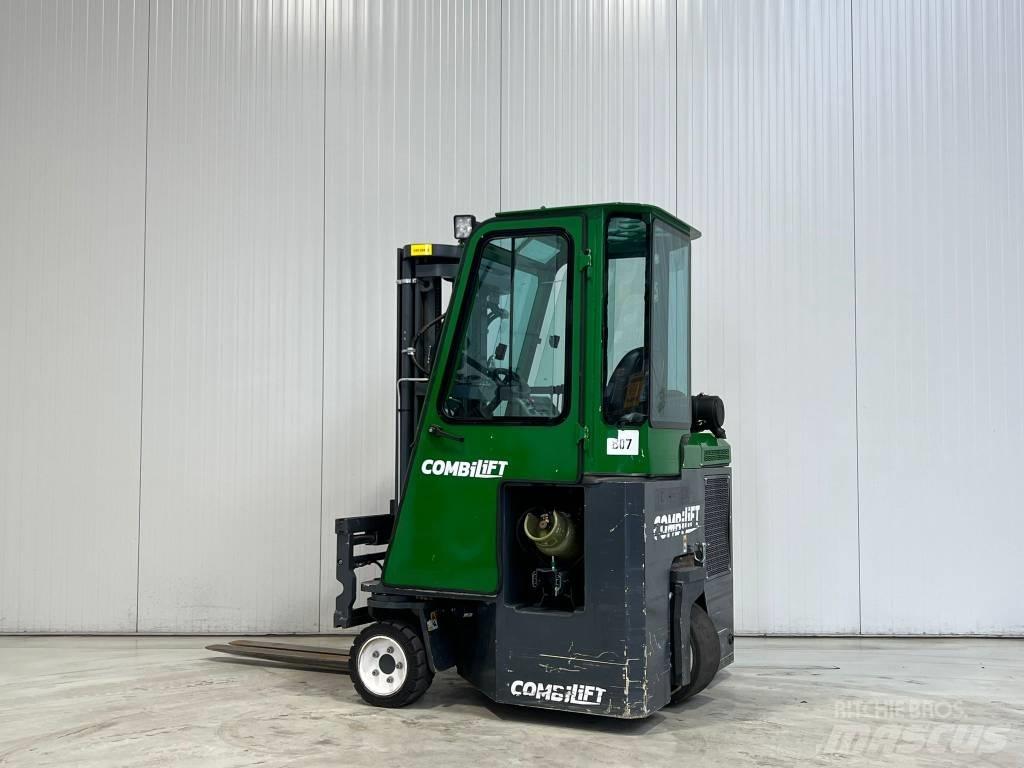 Combilift CB2500 lpg Šakiniai krautuvai su privažiavimu iš visų keturių pusių