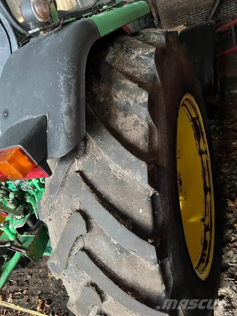 John Deere 2040A Traktoriai