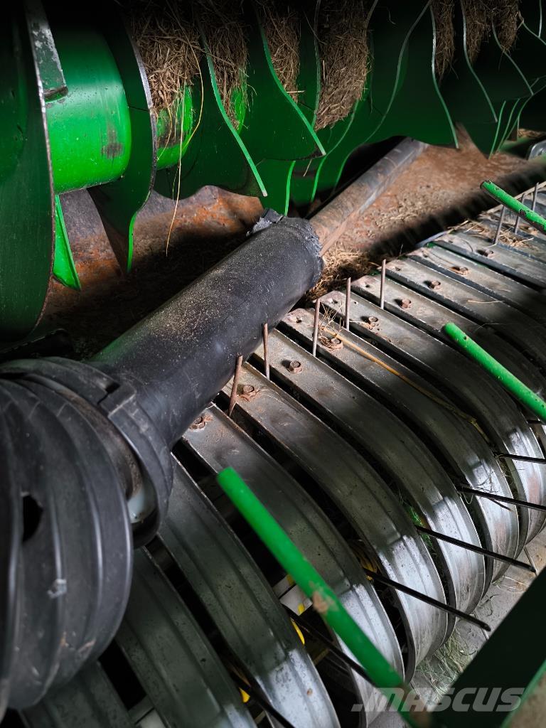 John Deere V461M Ritinių presai