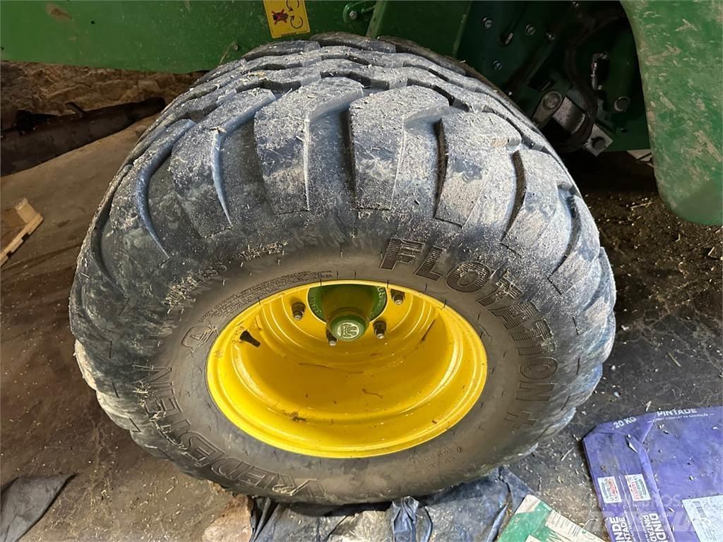 John Deere V461M Ritinių presai