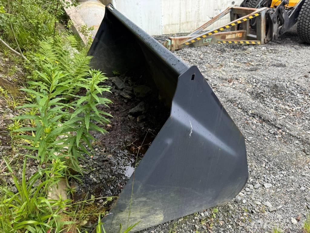 JCB 413K Naudoti ratiniai krautuvai