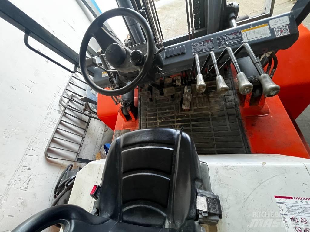Heli K 100 Dyzeliniai krautuvai