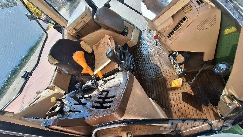 John Deere 6310 Traktoriai