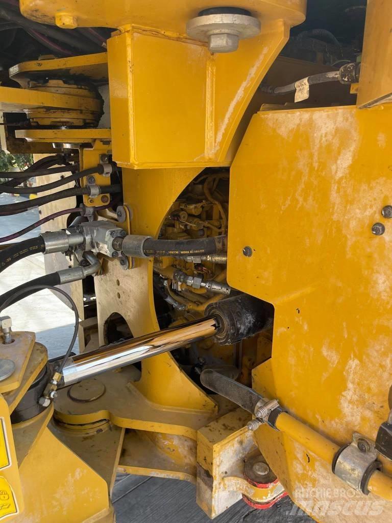 CAT 972M II Naudoti ratiniai krautuvai
