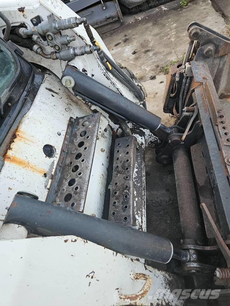 Bobcat S 250 Naudoti ratiniai krautuvai