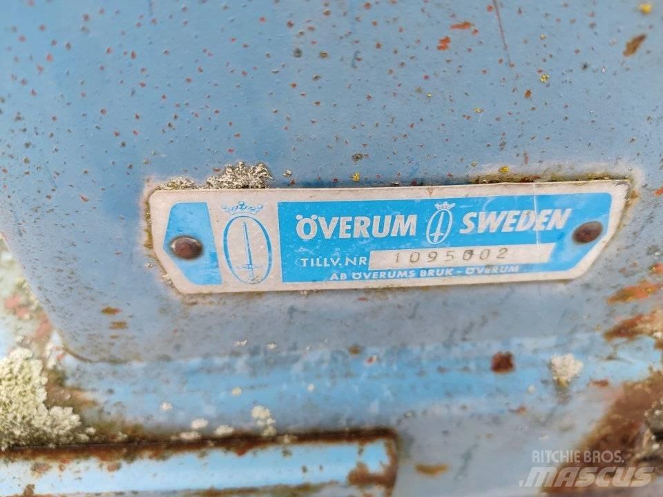 Överum 3-siipinen Standartiniai plūgai