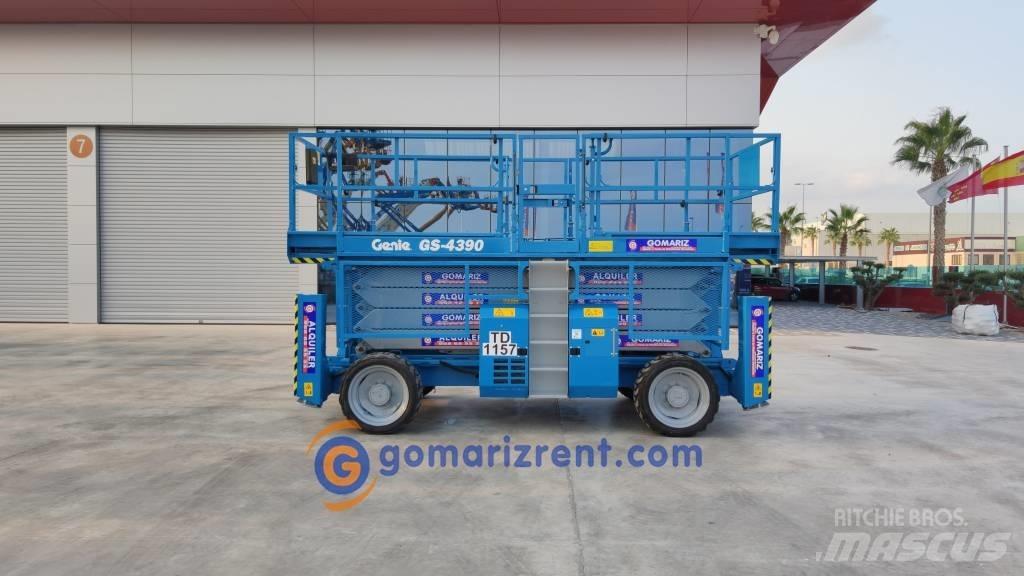 Genie GS 4390 RT Žirkliniai keltuvai