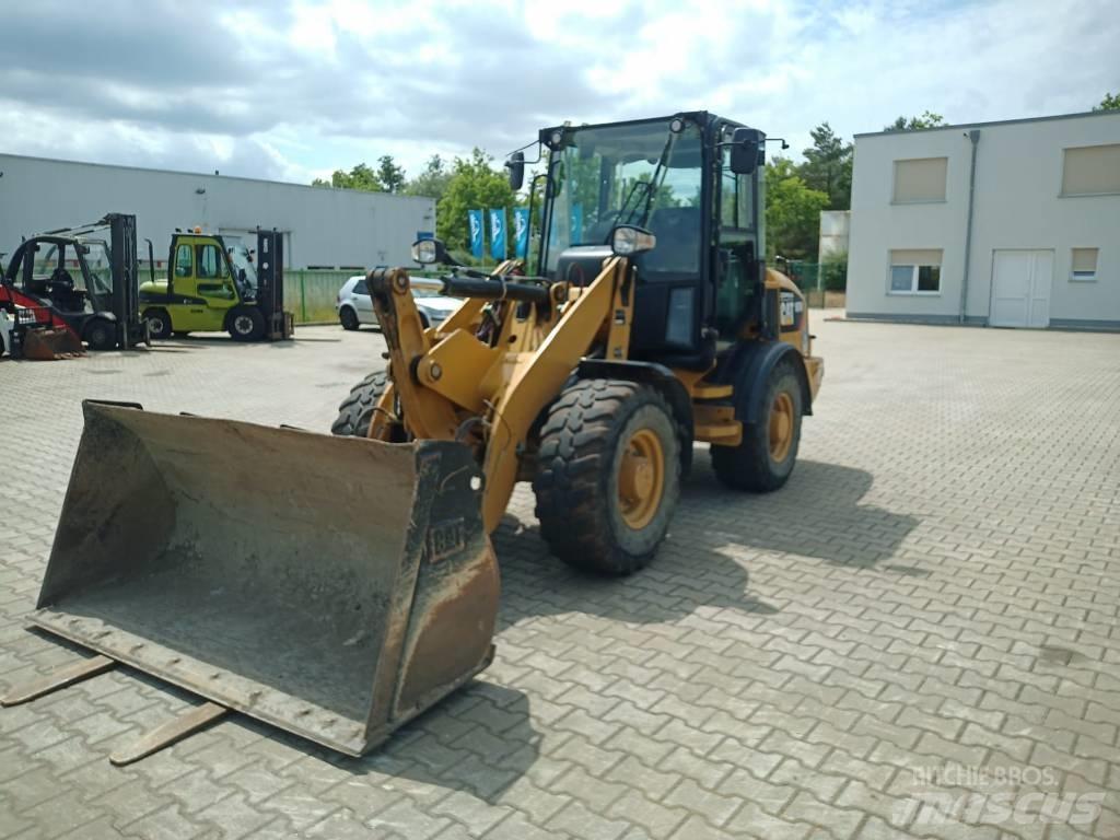 CAT 907 M Naudoti ratiniai krautuvai