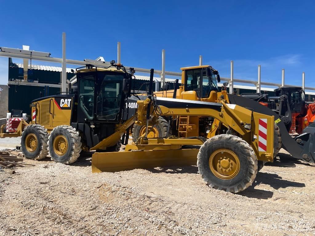 CAT 140 M Greideriai