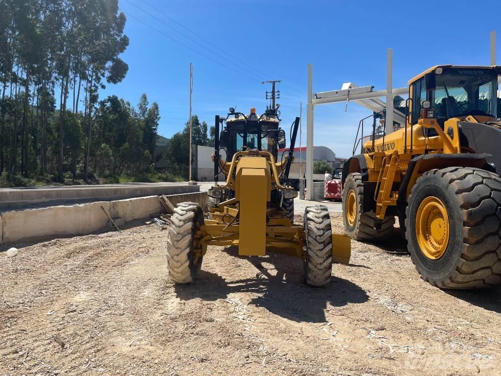 CAT 140 M Greideriai