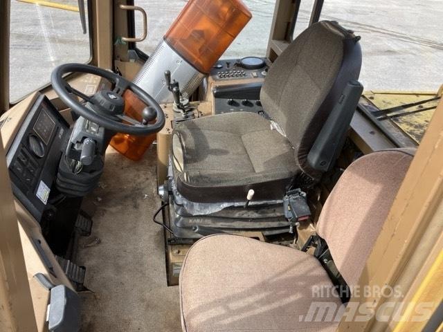 CAT 924 F Naudoti ratiniai krautuvai
