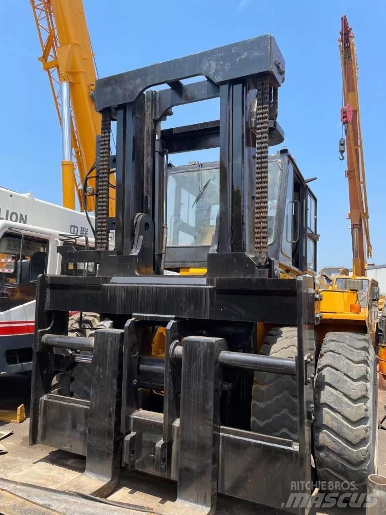 Komatsu 30 Ton Dyzeliniai krautuvai
