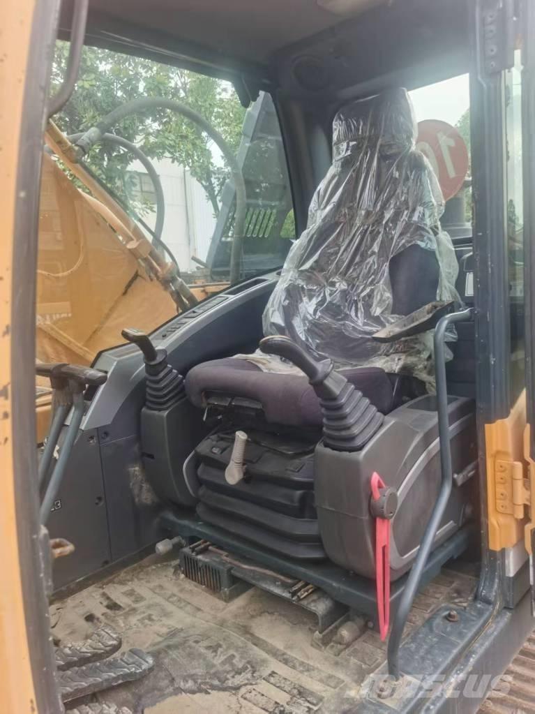 Hyundai R220LC-9S Vikšriniai ekskavatoriai