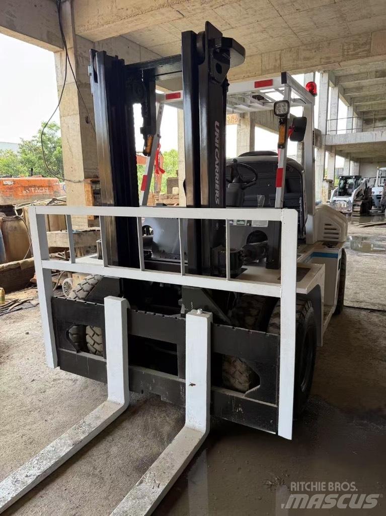 TCM FD 60 Dyzeliniai krautuvai