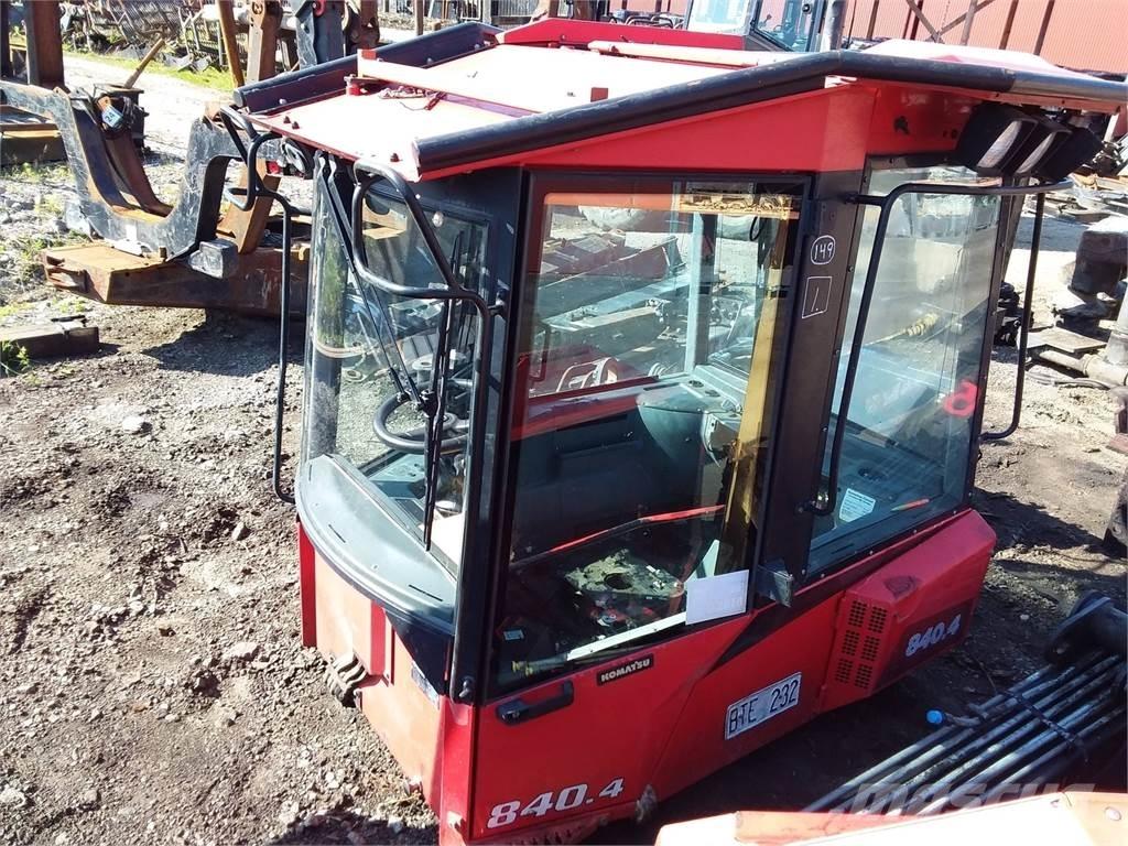 Komatsu 840.4 Kabinos ir salonai